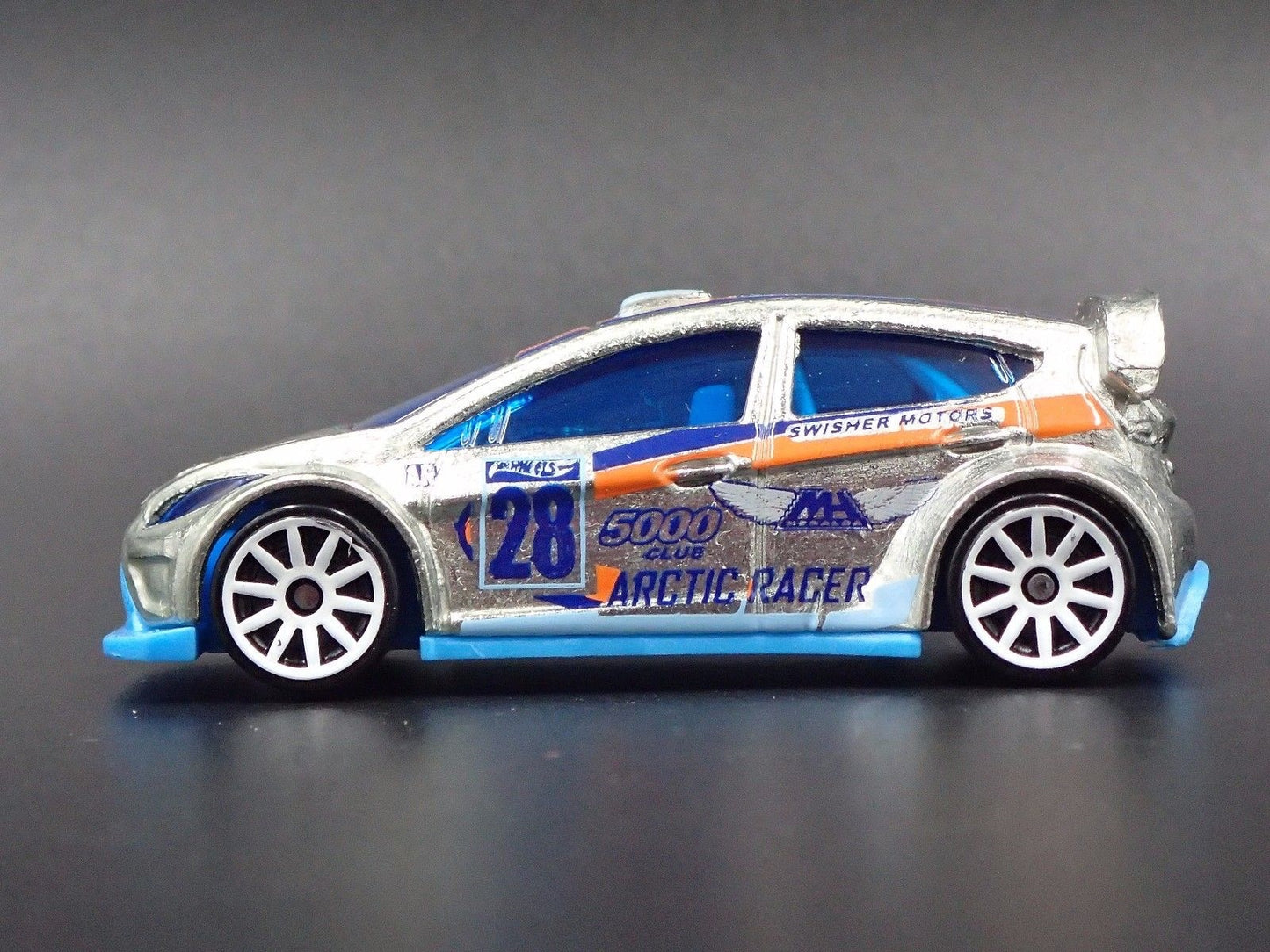2009 - 2017 FORD FIESTA SILVER 1:64 SCALE COLLECTIBLE DIORAMA DIECAST MODEL CAR