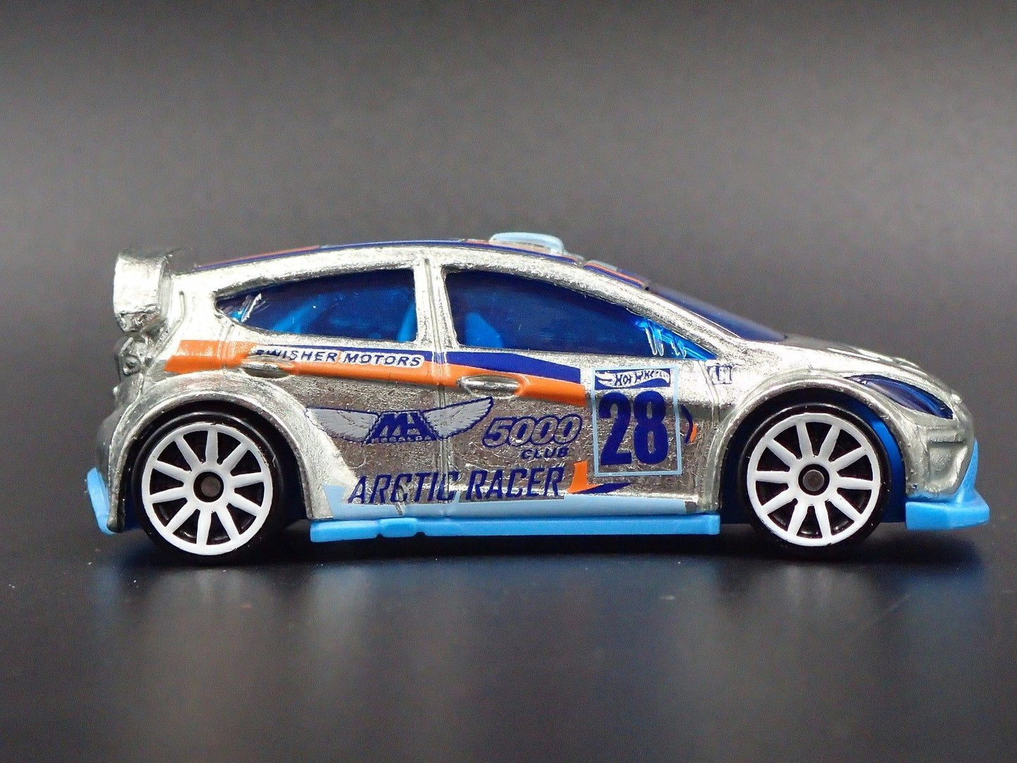 2009 - 2017 FORD FIESTA SILVER 1:64 SCALE COLLECTIBLE DIORAMA DIECAST MODEL CAR