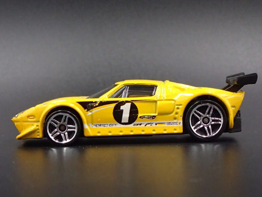 2005-2006 FORD GT LM SUPER CAR YELLOW 1:64 SCALE COLLECTIBLE DIECAST MODEL CAR