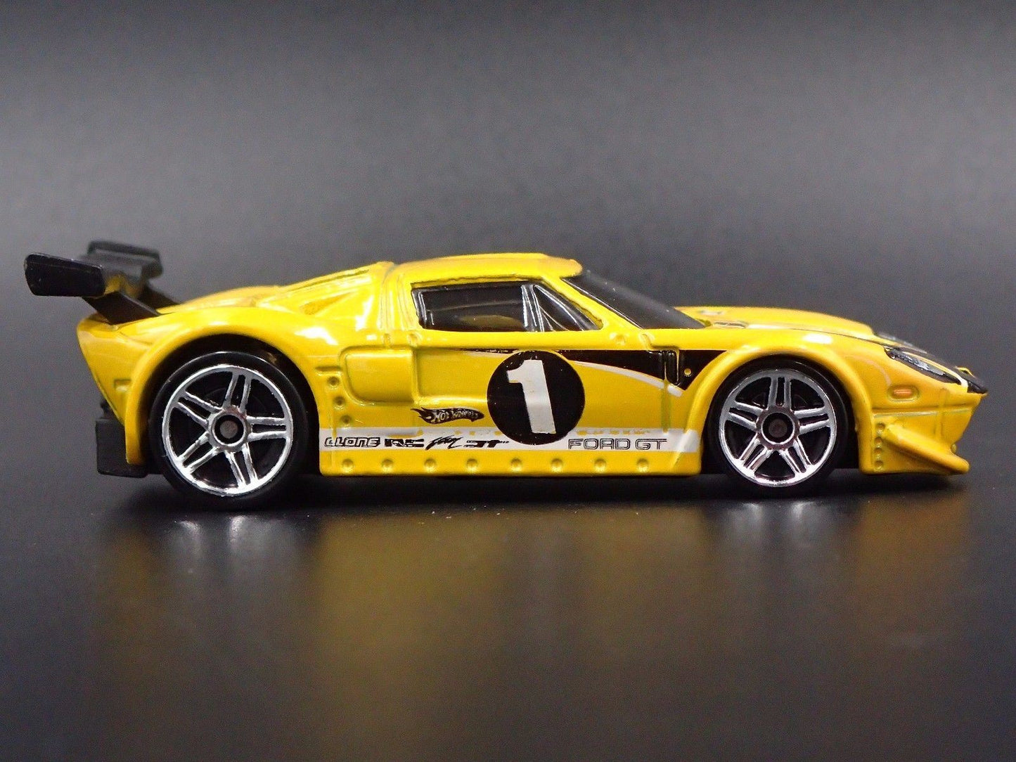 2005-2006 FORD GT LM SUPER CAR YELLOW 1:64 SCALE COLLECTIBLE DIECAST MODEL CAR