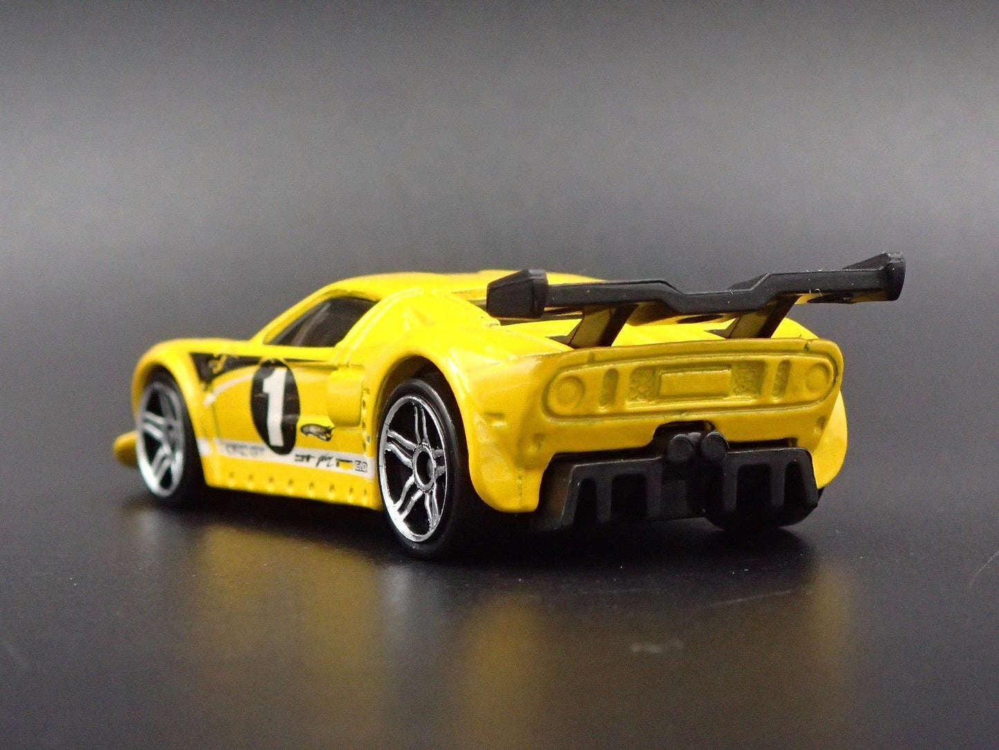 2005-2006 FORD GT LM SUPER CAR YELLOW 1:64 SCALE COLLECTIBLE DIECAST MODEL CAR