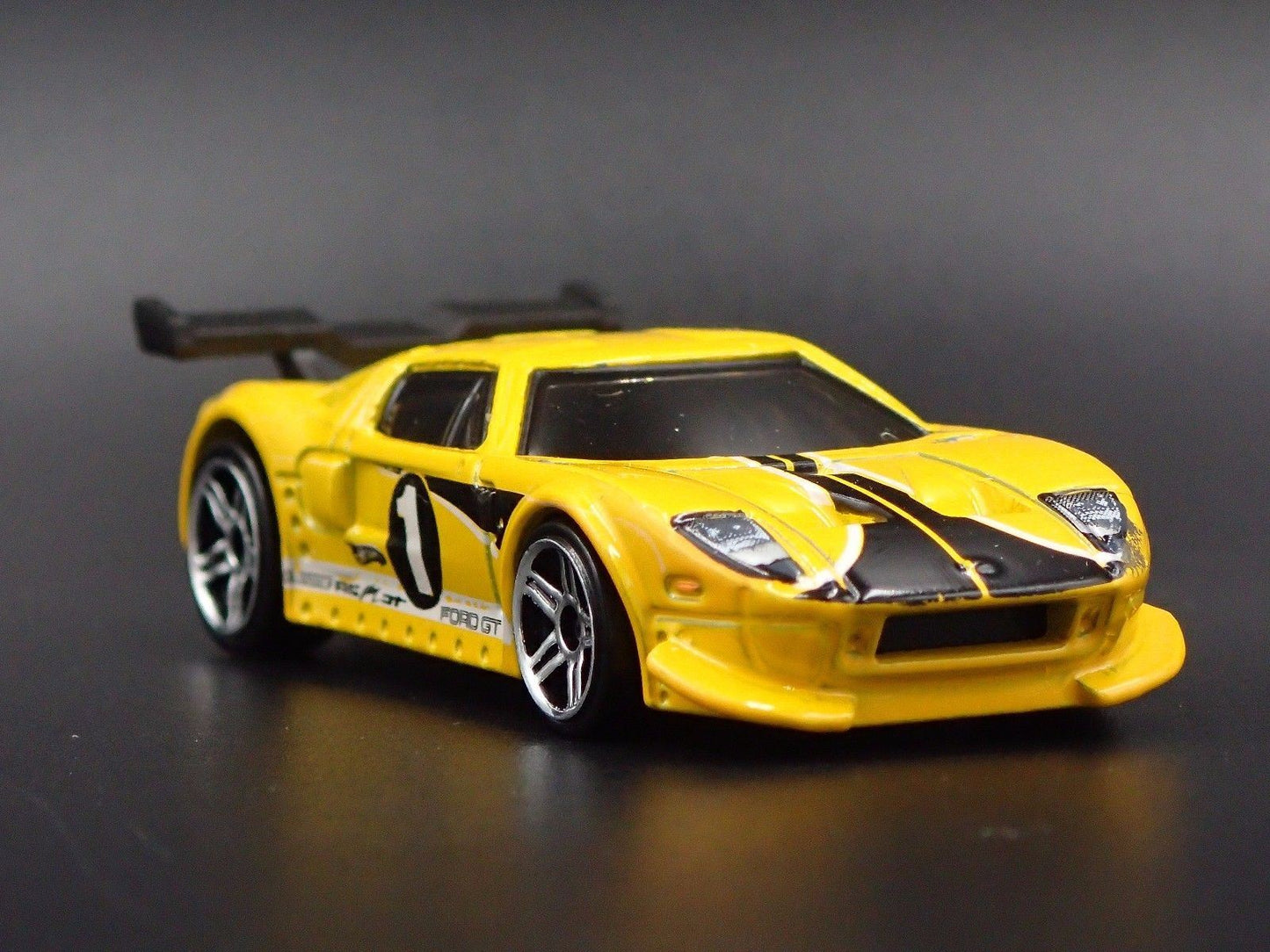 2005-2006 FORD GT LM SUPER CAR YELLOW 1:64 SCALE COLLECTIBLE DIECAST MODEL CAR
