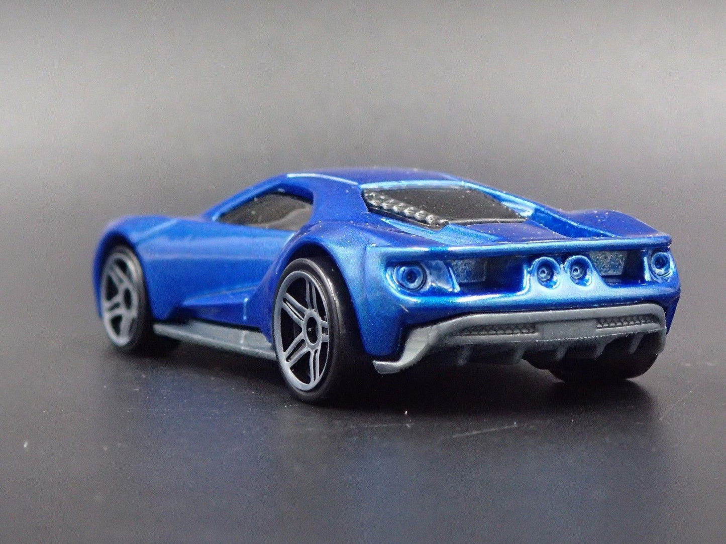 2017-2022 FORD GT SUPERCAR BLUE 1:64 SCALE COLLECTIBLE DIORAMA DIECAST MODEL CAR