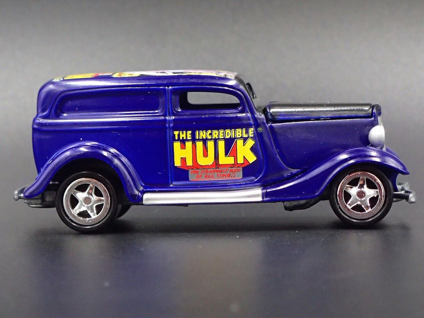 1933 33 FORD PANEL DELIVERY MARVEL INCREDIBLE HULK 1:64 SCALE DIECAST MODEL CAR