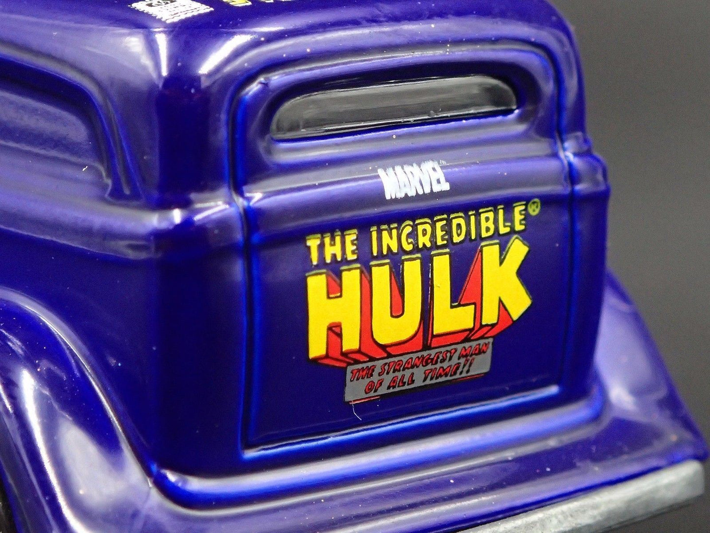 1933 33 FORD PANEL DELIVERY MARVEL INCREDIBLE HULK 1:64 SCALE DIECAST MODEL CAR