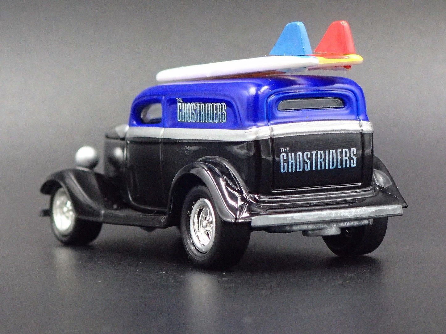 1933 33 FORD PANEL DELIVERY SURFING RARE 1:64 SCALE DIORAMA DIECAST MODEL CAR