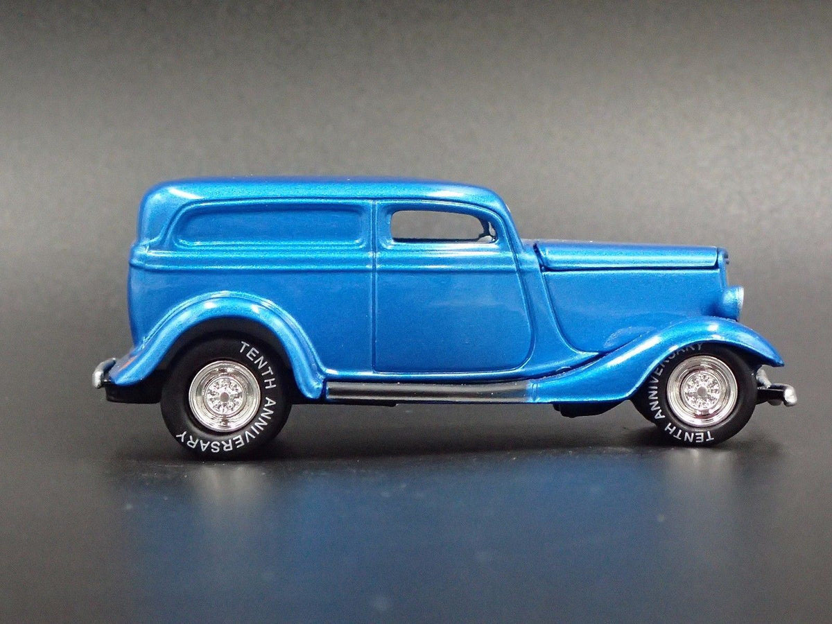 1933 FORD PANEL DELIVERY RARE 1:64 SCALE COLLECTIBLE DIORAMA DIECAST MODEL CAR-Burning Rubber Toy Company