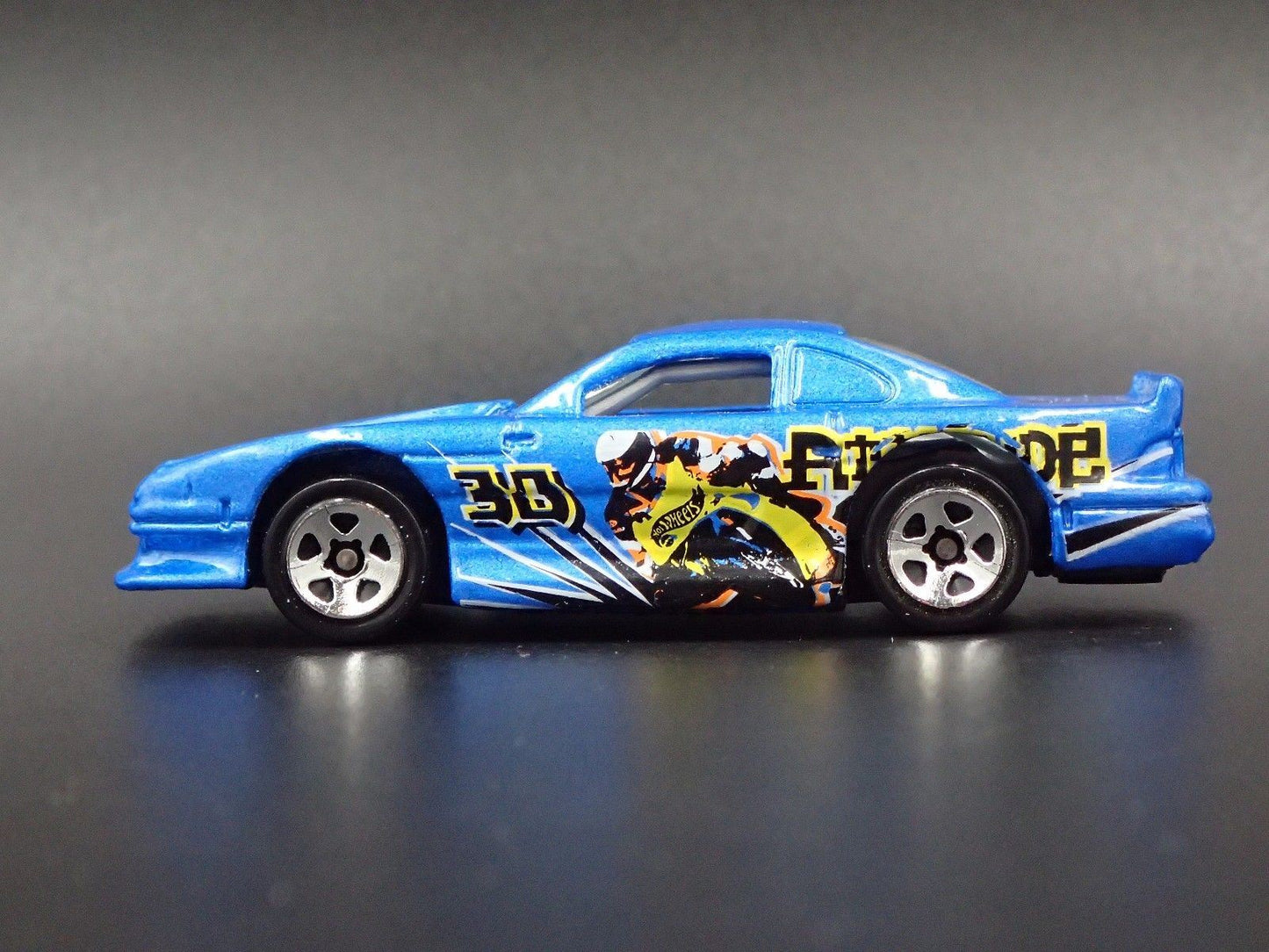 1996 96 FORD MUSTANG COBRA RACE CAR BLUE 1:64 SCALE DIORAMA DIECAST MODEL CAR