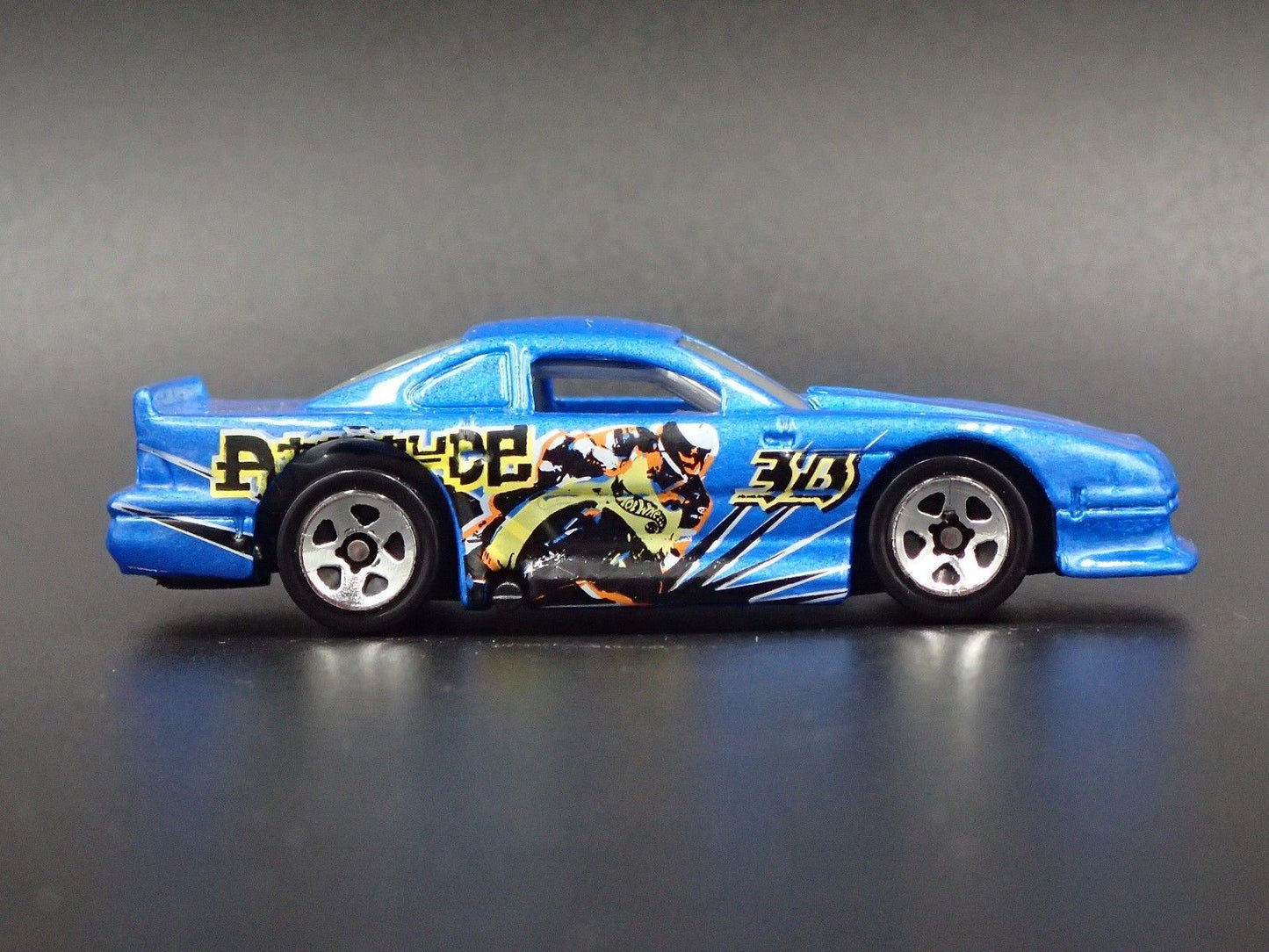 1996 96 FORD MUSTANG COBRA RACE CAR BLUE 1:64 SCALE DIORAMA DIECAST MODEL CAR
