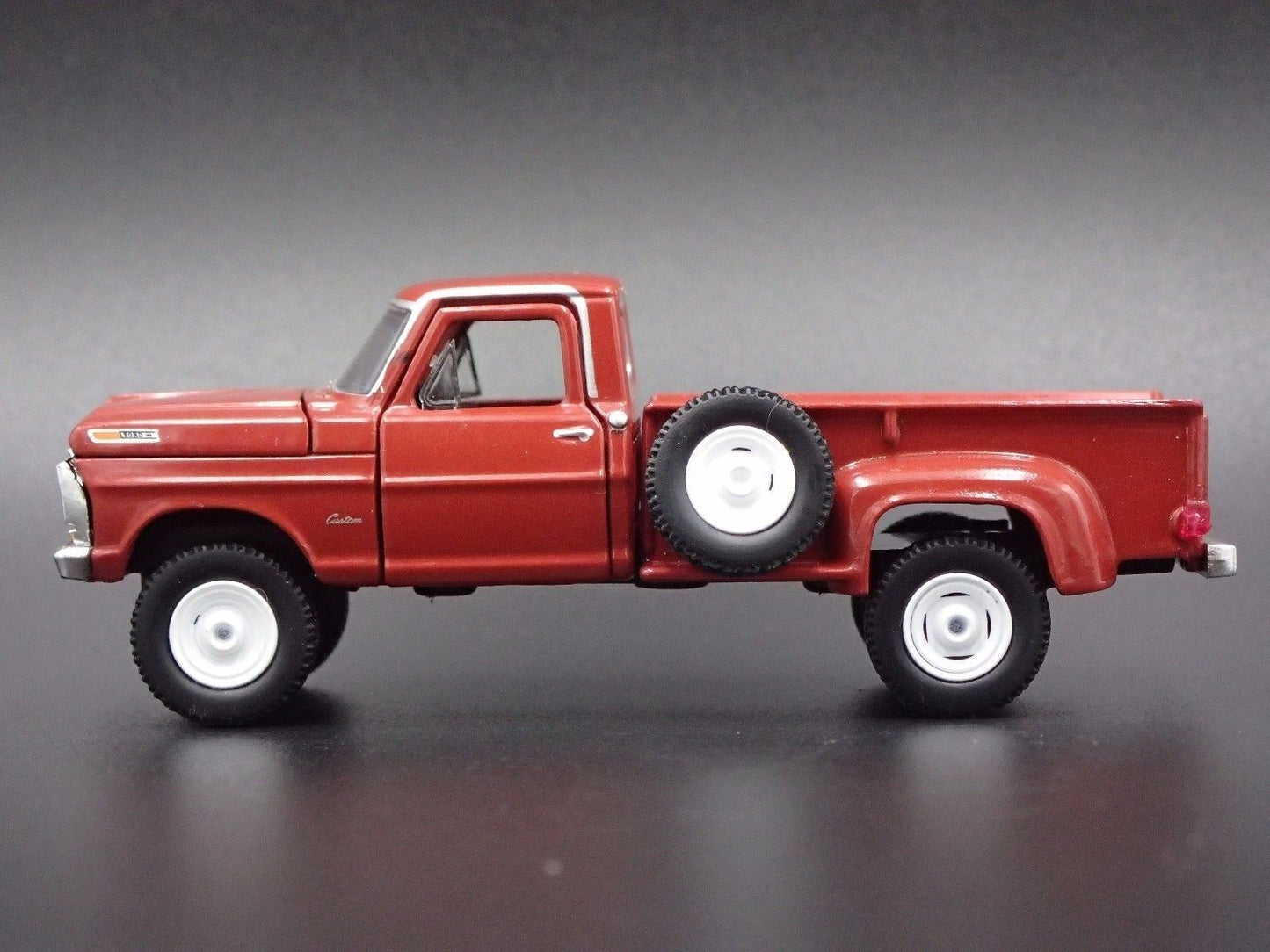 1972 72 FORD F100 CUSTOM 4X4 PICKUP TRUCK 1:64 SCALE DIORAMA DIECAST MODEL CAR