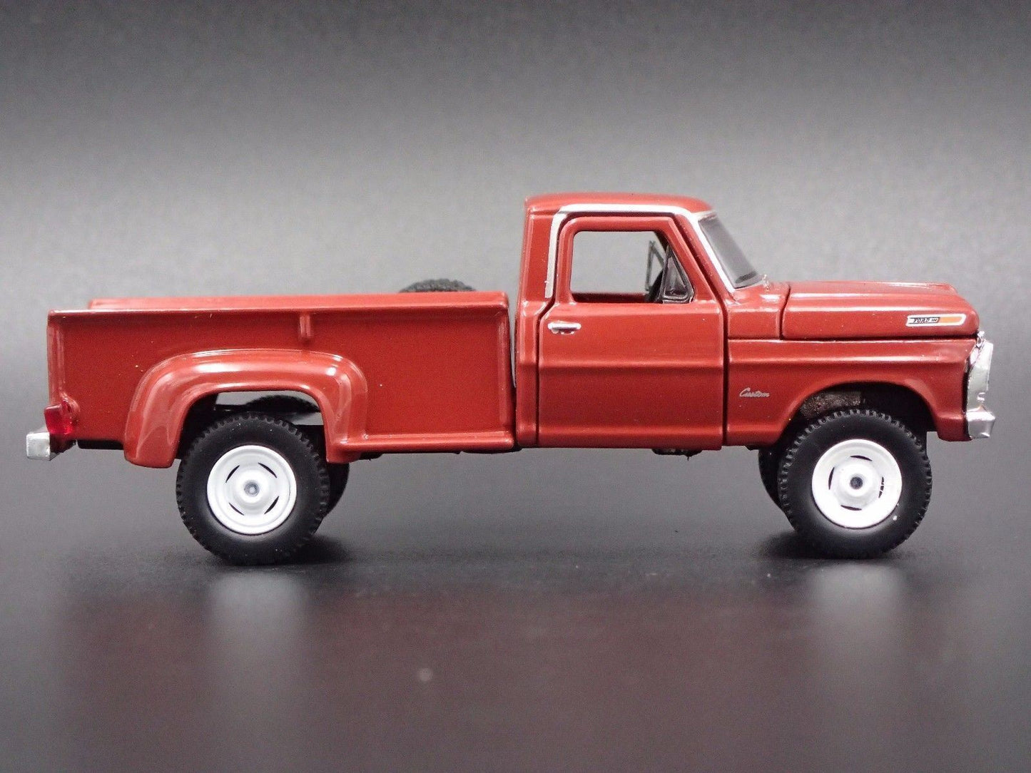 1972 72 FORD F100 CUSTOM 4X4 PICKUP TRUCK 1:64 SCALE DIORAMA DIECAST MODEL CAR