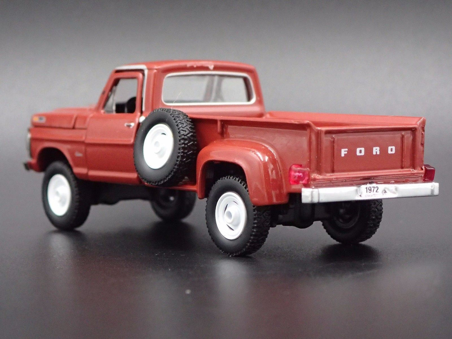1972 72 FORD F100 CUSTOM 4X4 PICKUP TRUCK 1:64 SCALE DIORAMA DIECAST MODEL CAR