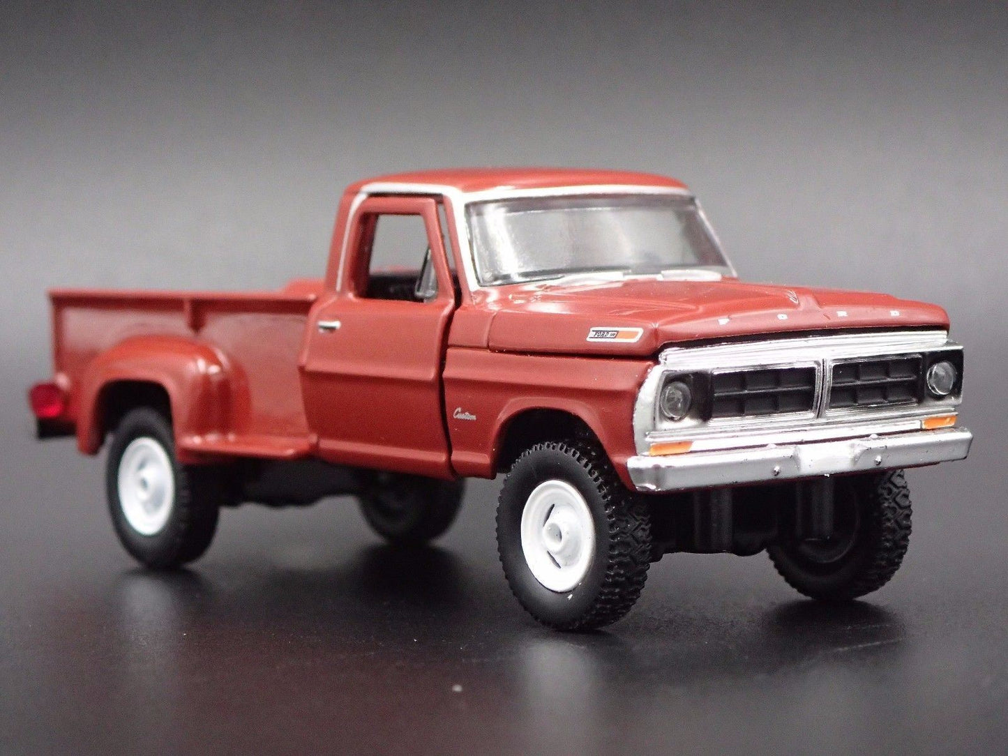 1972 72 FORD F100 CUSTOM 4X4 PICKUP TRUCK 1:64 SCALE DIORAMA DIECAST MODEL CAR