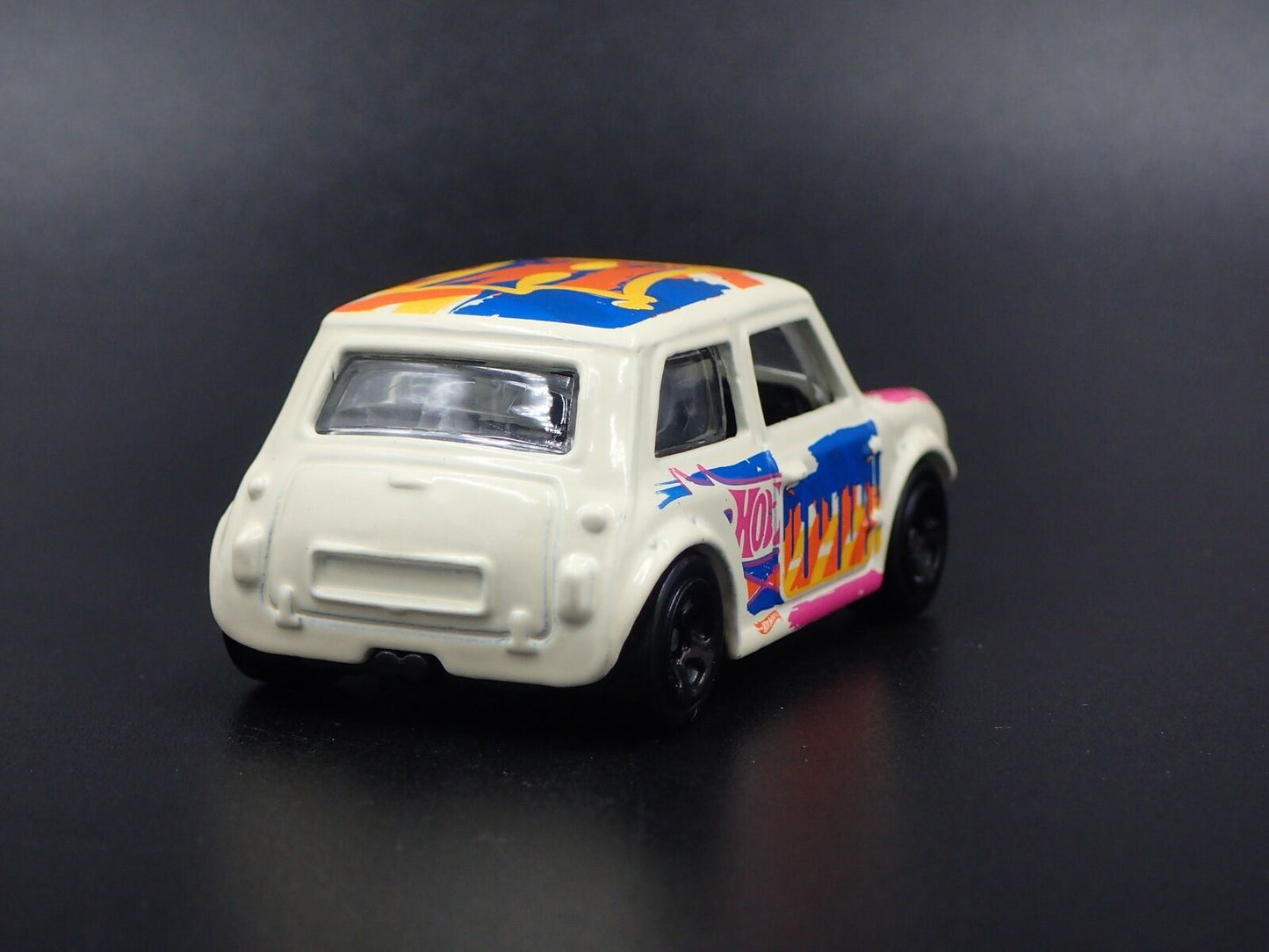 1959-1967 AUSTIN MINI COOPER MARK I WHITE 1:64 SCALE DIORAMA DIECAST MODEL CAR