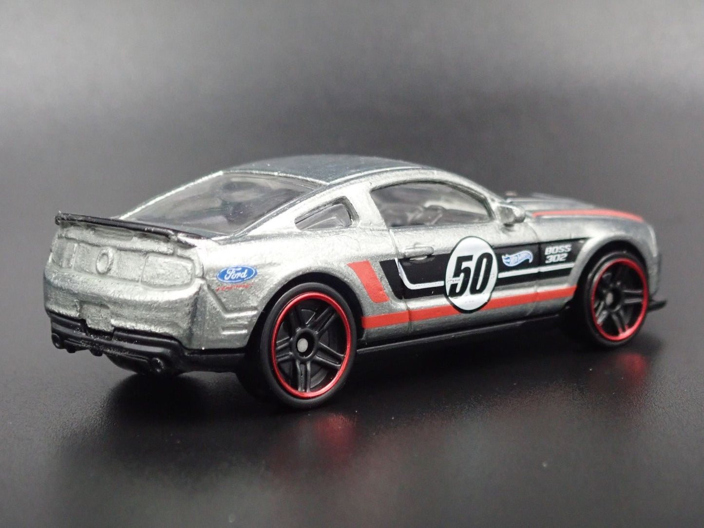 2012 12 FORD MUSTANG BOSS 302 LAGUNA SECA 1:64 SCALE DIECAST DIORAMA MODEL CAR