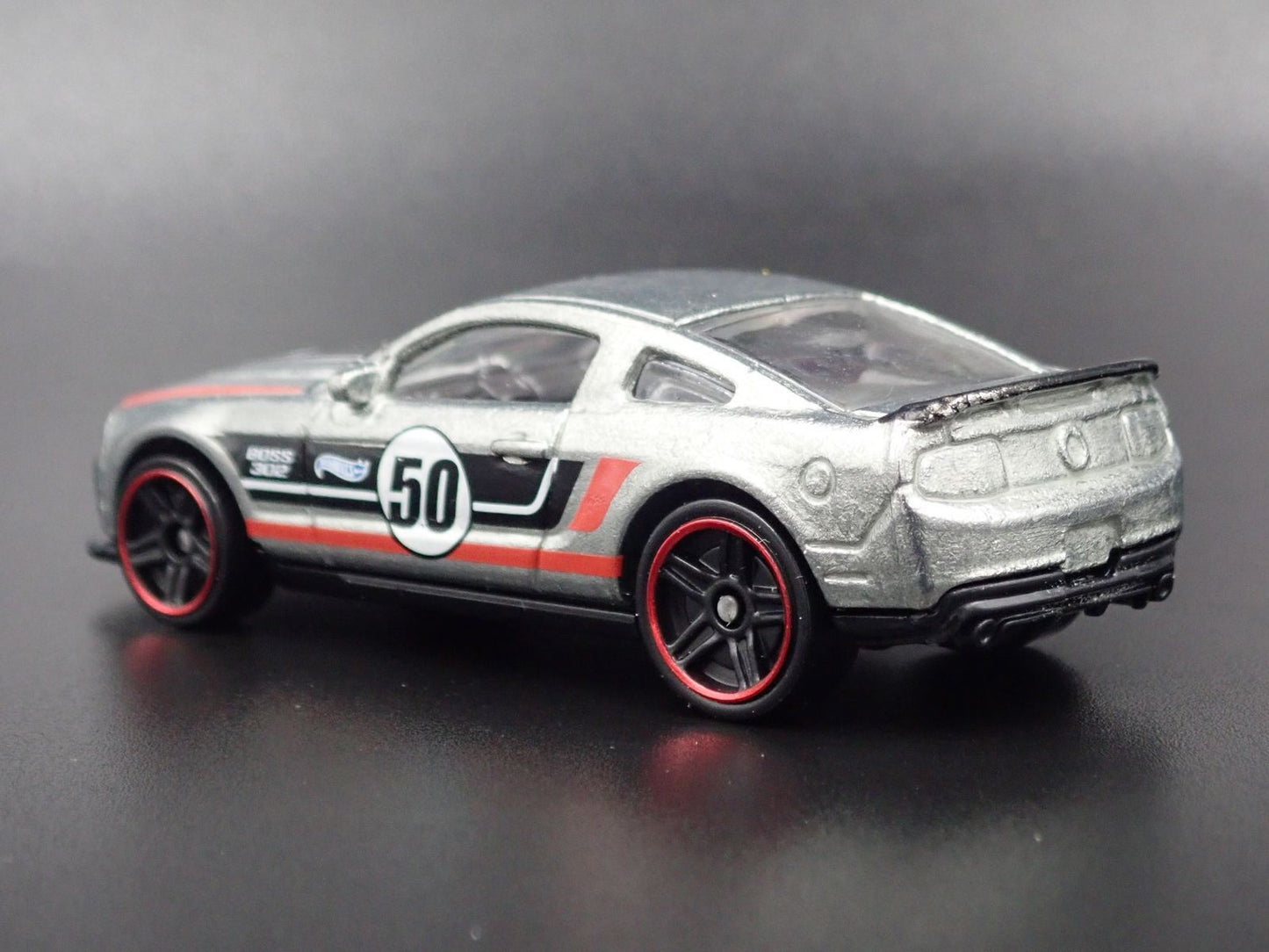 2012 12 FORD MUSTANG BOSS 302 LAGUNA SECA 1:64 SCALE DIECAST DIORAMA MODEL CAR