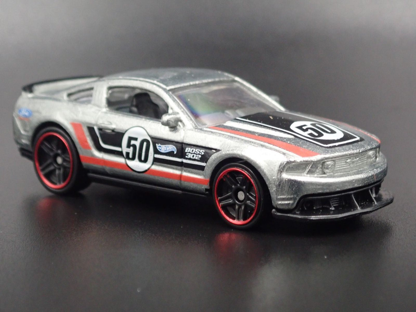 2012 12 FORD MUSTANG BOSS 302 LAGUNA SECA 1:64 SCALE DIECAST DIORAMA MODEL CAR