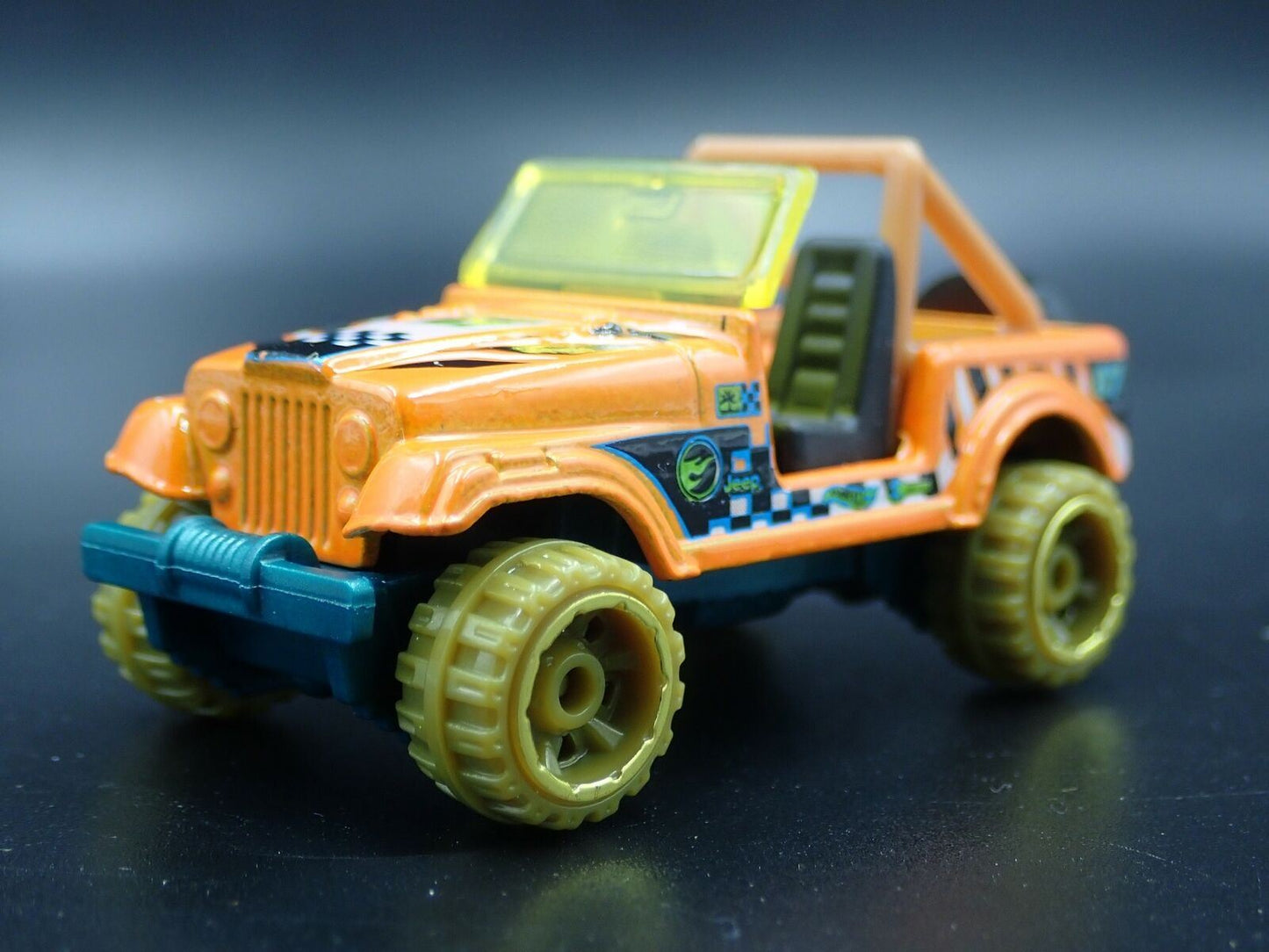 1986-1995 JEEP WRANGLER CJ7 YJ 1:64 SCALE COLECTIBLE DIORAMA DIECAST MODEL CAR