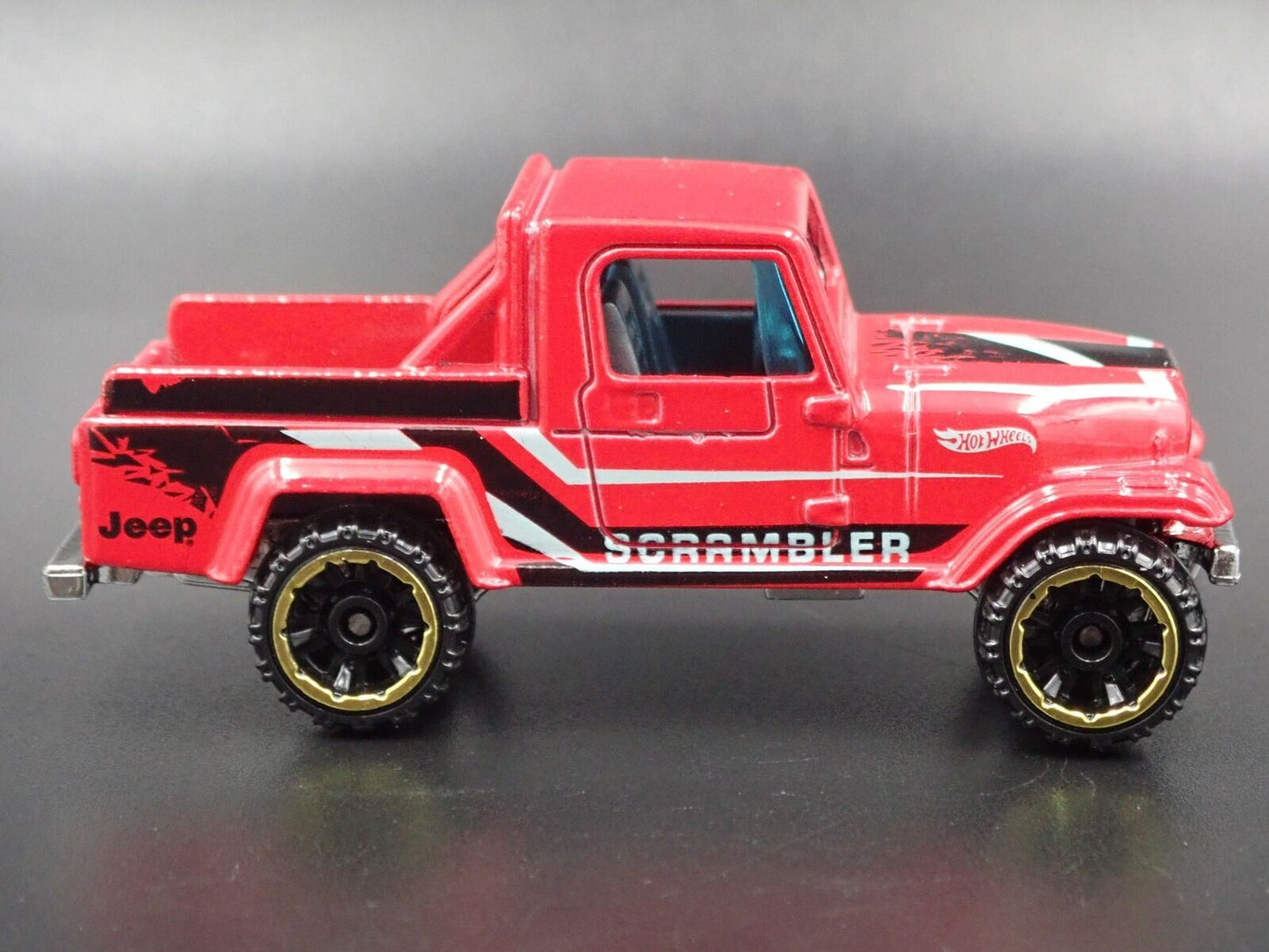 1981-1985 JEEP CJ8 SCRAMBLER PICKUP TRUCK 1:64 SCALE DIORAMA DIECAST MODEL TRUCK