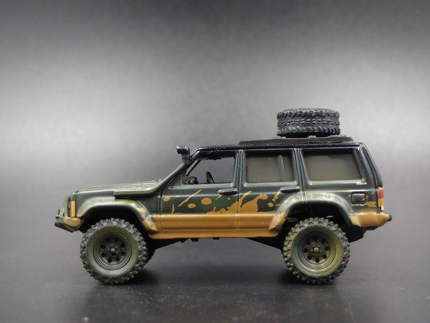 1984-2001 JEEP CHEROKEE XJ 4 FOUR DOOR RARE 1:64 SCALE DIORAMA DIECAST MODEL CAR