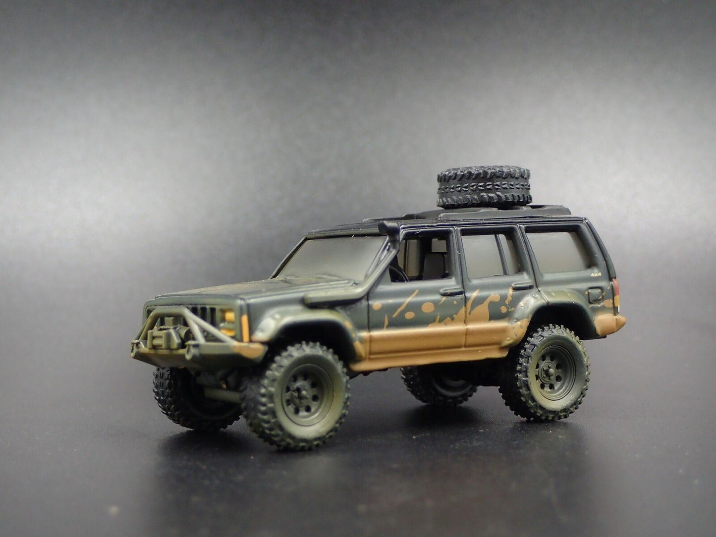 1984-2001 JEEP CHEROKEE XJ 4 FOUR DOOR RARE 1:64 SCALE DIORAMA DIECAST MODEL CAR