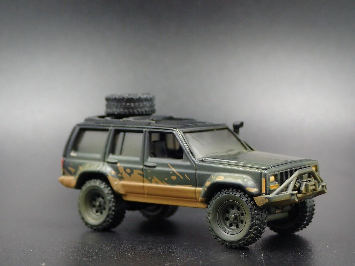 1984-2001 JEEP CHEROKEE XJ 4 FOUR DOOR RARE 1:64 SCALE DIORAMA DIECAST MODEL CAR