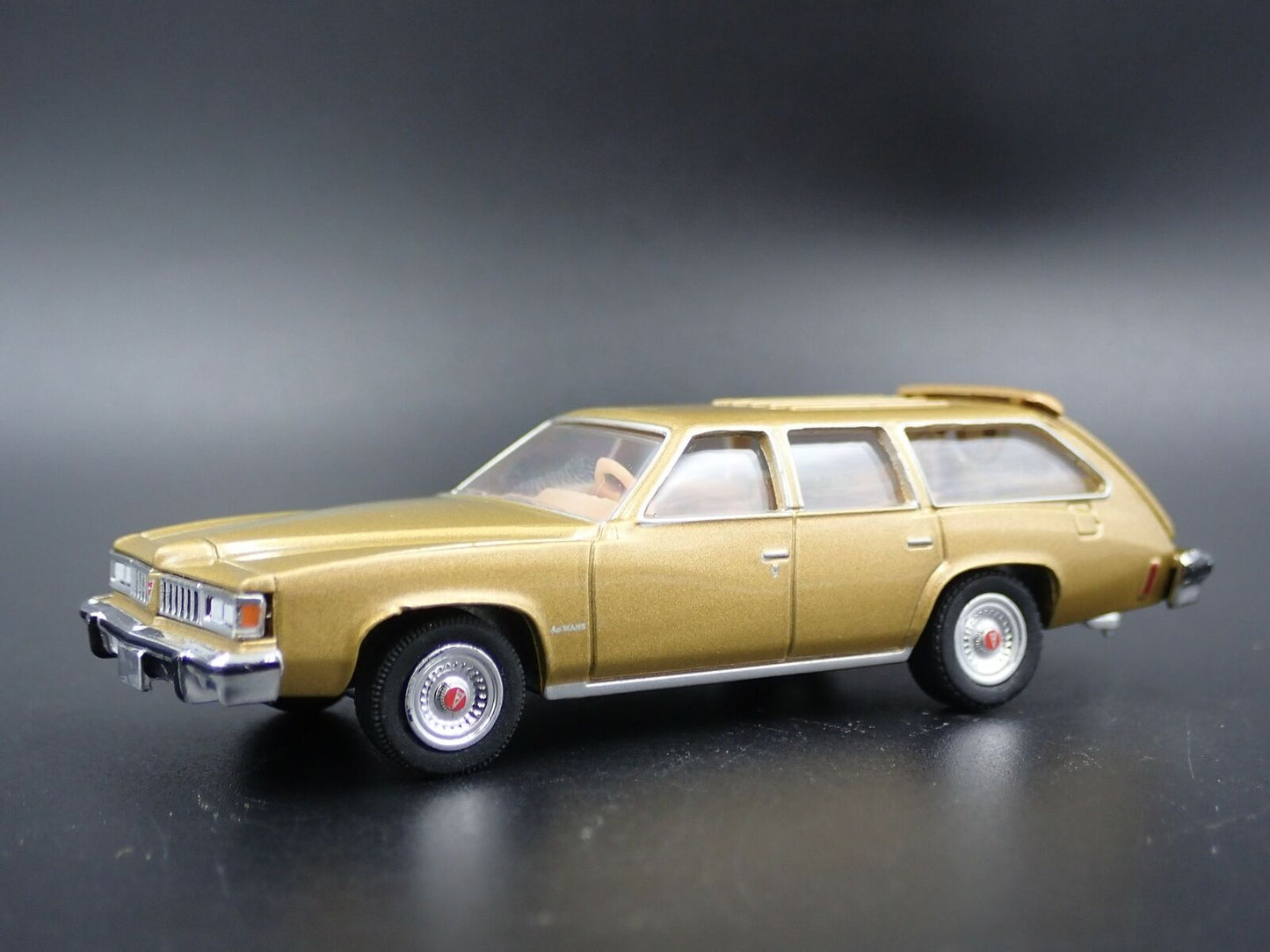 1977 77 PONTIAC LEMANS SAFARI WAGON 4 DOOR W HITCH 1/64 SCALE DIECAST MODEL CAR