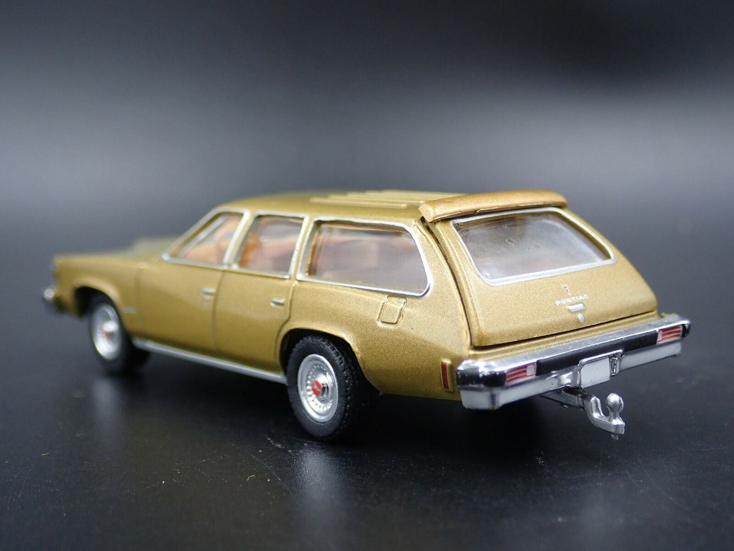 1977 77 PONTIAC LEMANS SAFARI WAGON 4 DOOR W HITCH 1/64 SCALE DIECAST MODEL CAR