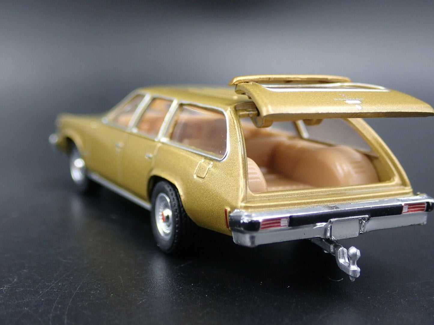 1977 77 PONTIAC LEMANS SAFARI WAGON 4 DOOR W HITCH 1/64 SCALE DIECAST MODEL CAR