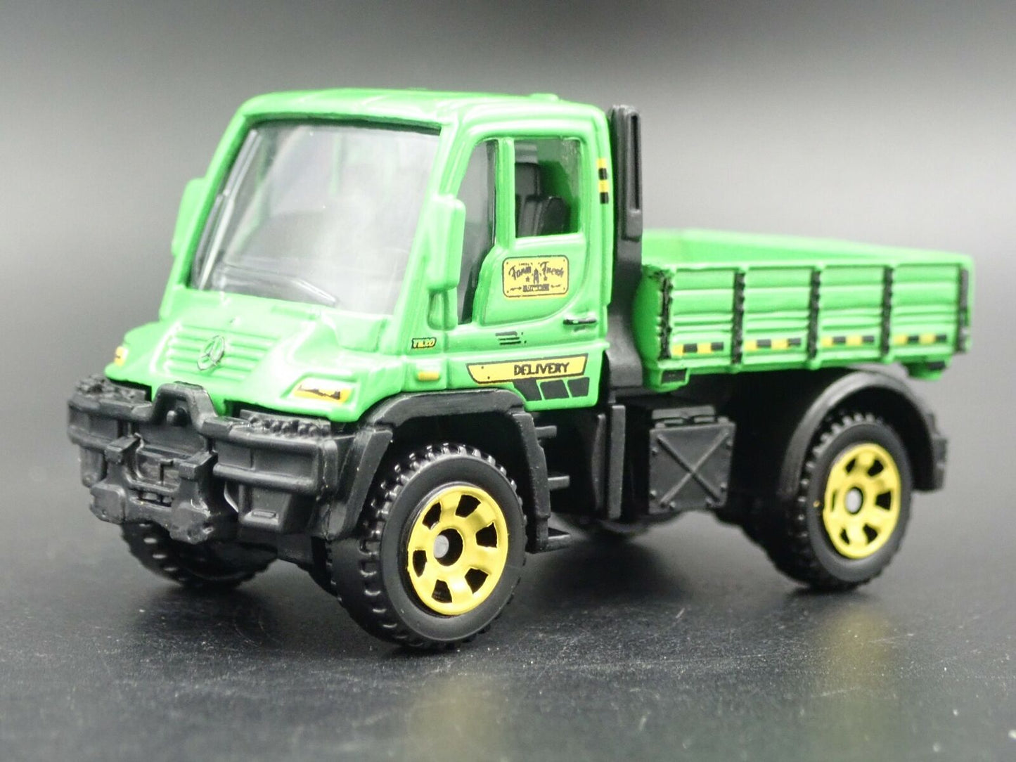 MERCEDES-BENZ UNIMOG U300 UTILITY TRUCK 1:64 SCALE DIORAMA DIECAST MODEL CAR