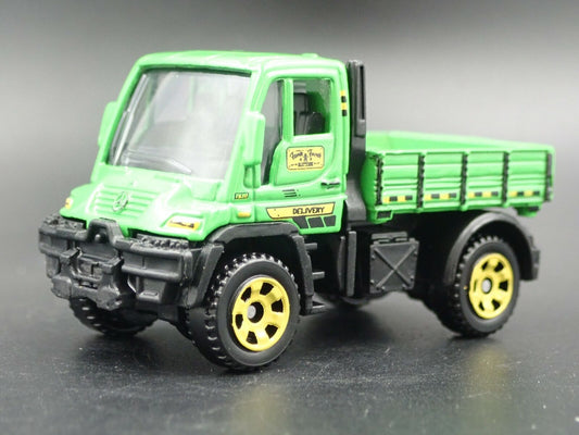 MERCEDES-BENZ UNIMOG U300 UTILITY TRUCK 1:64 SCALE DIORAMA DIECAST MODEL CAR