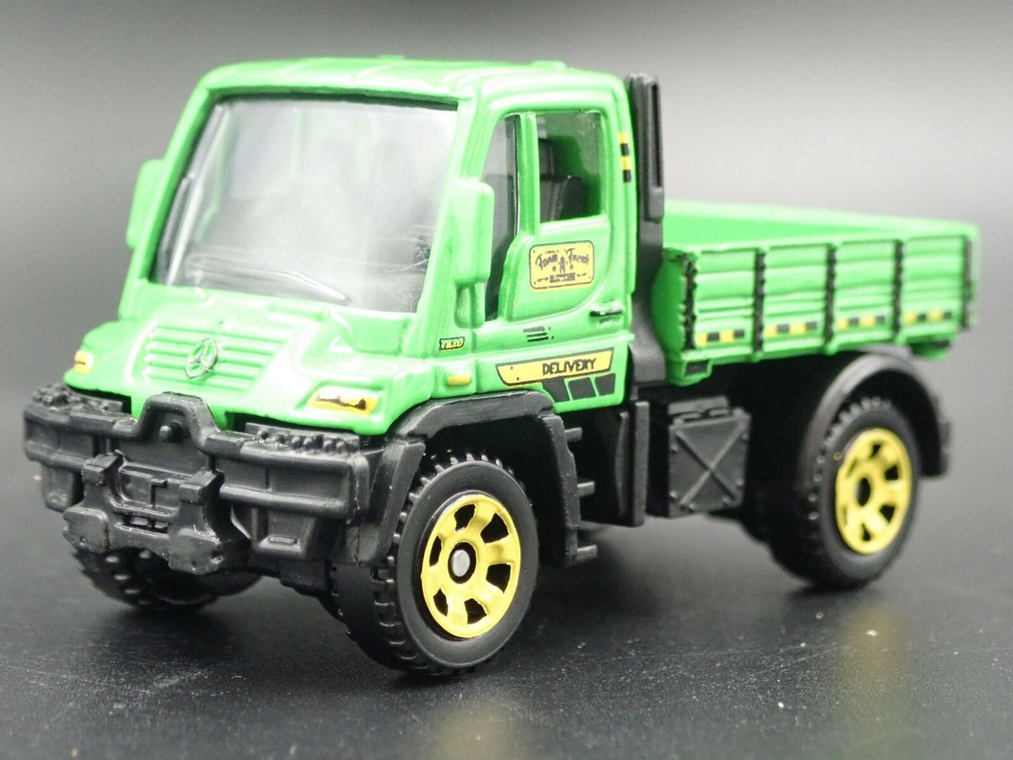 MERCEDES-BENZ UNIMOG U300 UTILITY TRUCK 1:64 SCALE DIORAMA DIECAST MODEL CAR