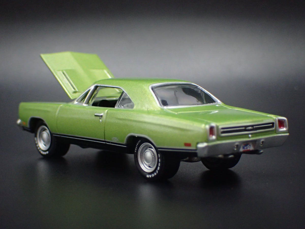 1969 69 PLYMOUTH GTX GREEN 1:64 SCALE COLLECTIBLE DIORAMA DIECAST MODEL CAR
