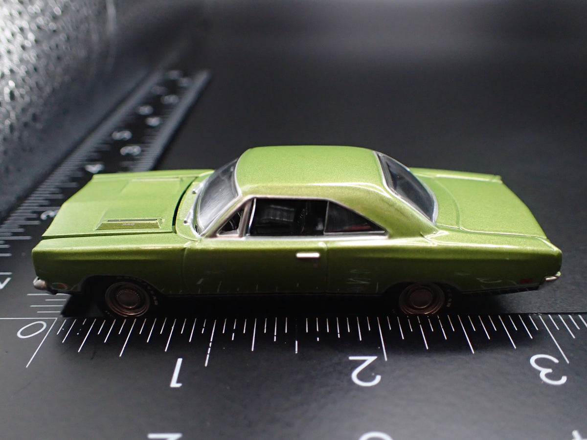 1969 69 PLYMOUTH GTX GREEN 1:64 SCALE COLLECTIBLE DIORAMA DIECAST MODEL CAR