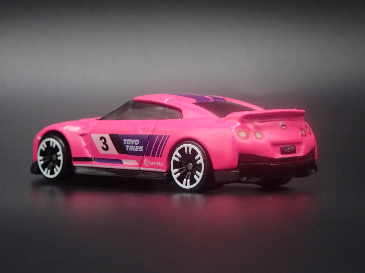2007-2025 NISSAN GTR R35 SKYLINE PINK 1:64 SCALE DIORAMA DIECAST MODEL CAR