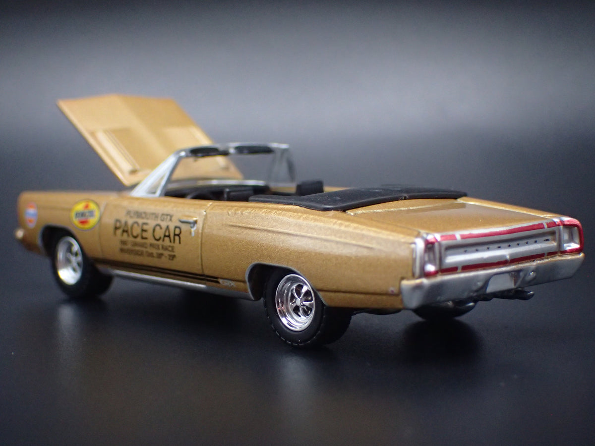 1968 68 PLYMOUTH GTX 1967 TIMES GRAND PRIX 1:64 SCALE DIECAST MODEL CAR