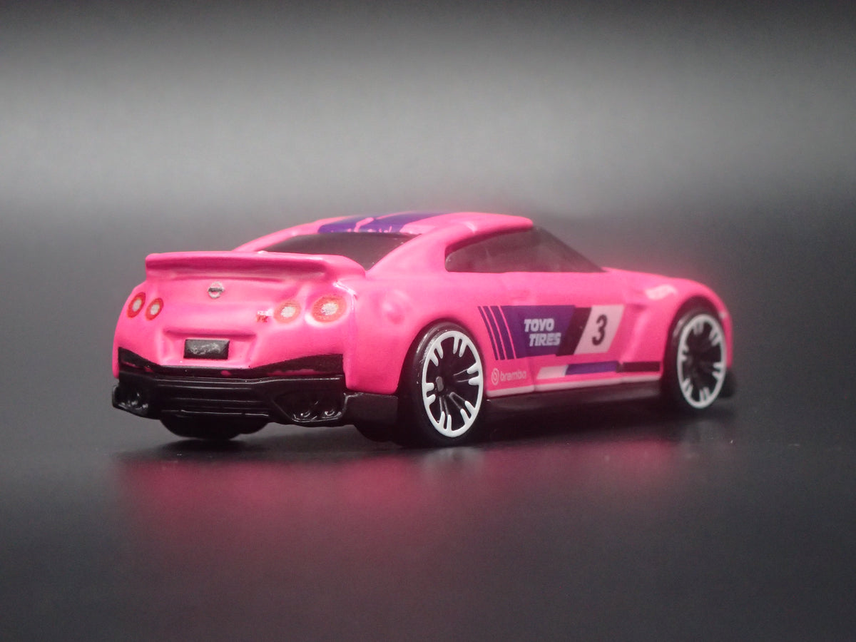 2007-2025 NISSAN GTR R35 SKYLINE PINK 1:64 SCALE DIORAMA DIECAST MODEL CAR