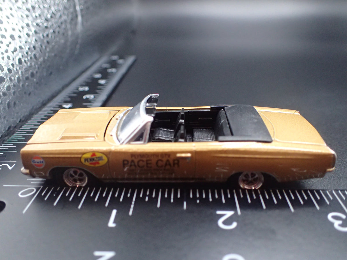 1968 68 PLYMOUTH GTX 1967 TIMES GRAND PRIX 1:64 SCALE DIECAST MODEL CAR