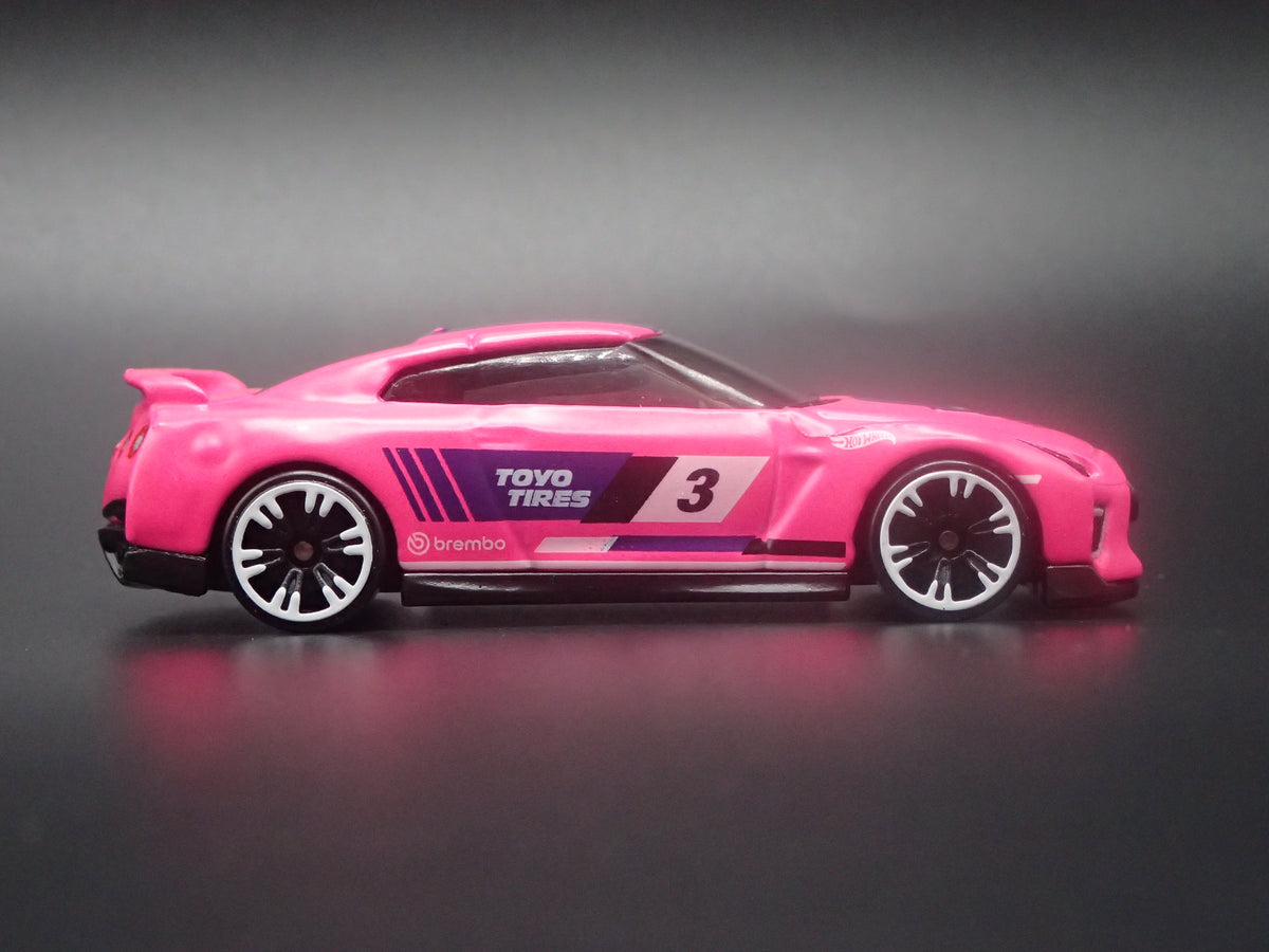 2007-2025 NISSAN GTR R35 SKYLINE PINK 1:64 SCALE DIORAMA DIECAST MODEL CAR