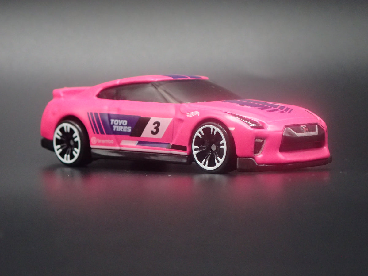 2007-2025 NISSAN GTR R35 SKYLINE PINK 1:64 SCALE DIORAMA DIECAST MODEL CAR