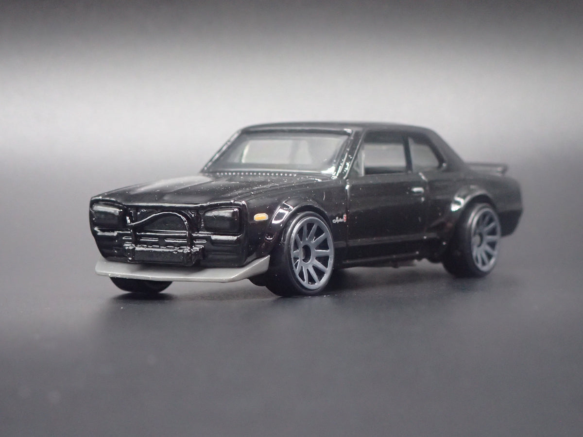 1968-1972 NISSAN SKYLINE 2000 GTX BLACK 1:64 SCALE DIORAMA DIECAST MODEL CAR