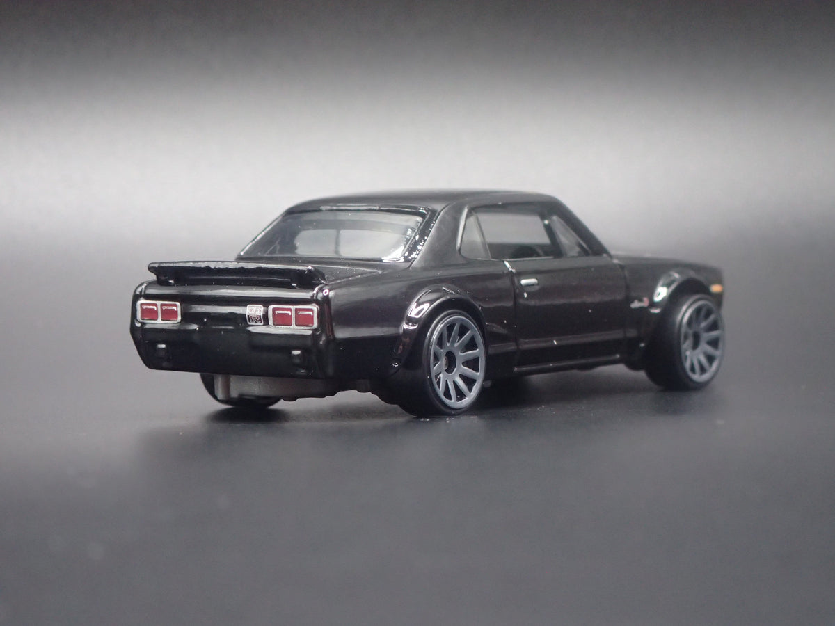 1968-1972 NISSAN SKYLINE 2000 GTX BLACK 1:64 SCALE DIORAMA DIECAST MODEL CAR