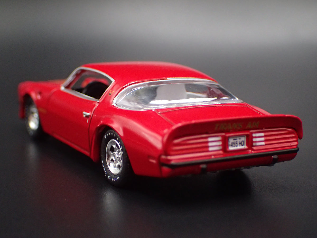 1976 76 PONTIAC FIREBIRD T/A 1:64 SCALE COLLECTIBLE DIORAMA DIECAST MODEL CAR