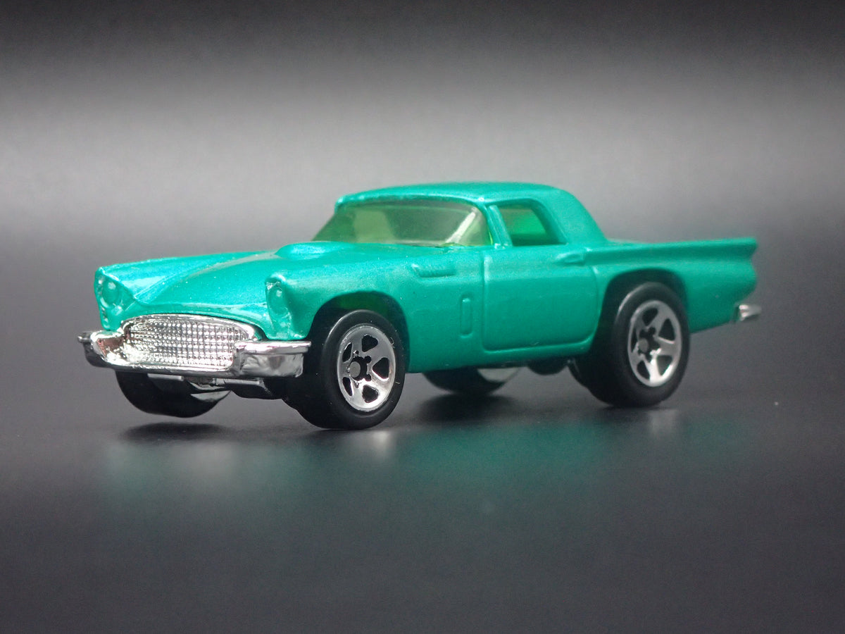 1957 57 FORD THUNDERBIRD TBIRD GREEN 1:64 SCALE DIORAMA DIECAST MODEL CAR