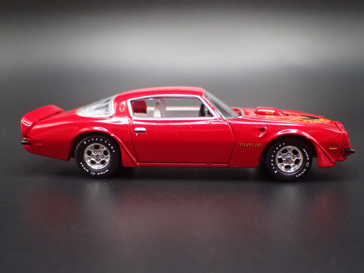 1976 76 PONTIAC FIREBIRD T/A 1:64 SCALE COLLECTIBLE DIORAMA DIECAST MODEL CAR