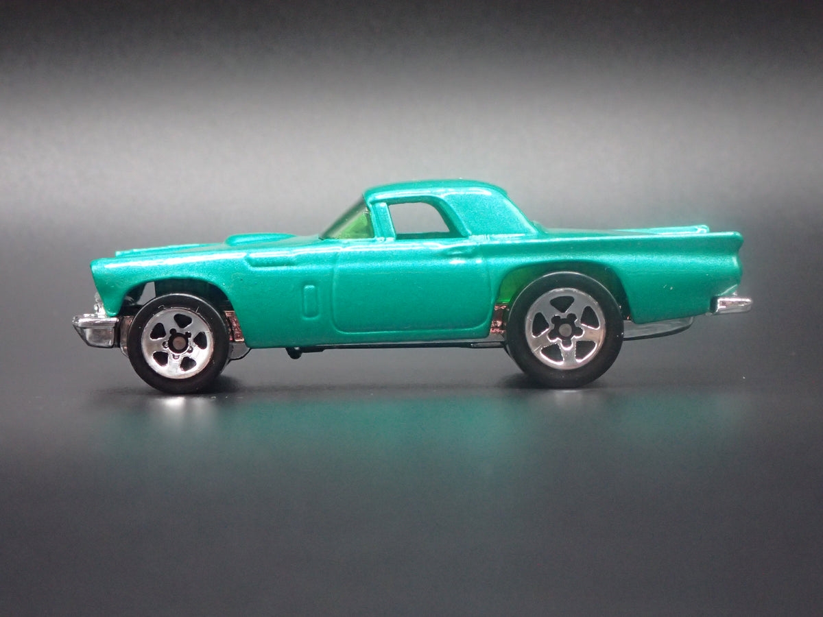 1957 57 FORD THUNDERBIRD TBIRD GREEN 1:64 SCALE DIORAMA DIECAST MODEL CAR