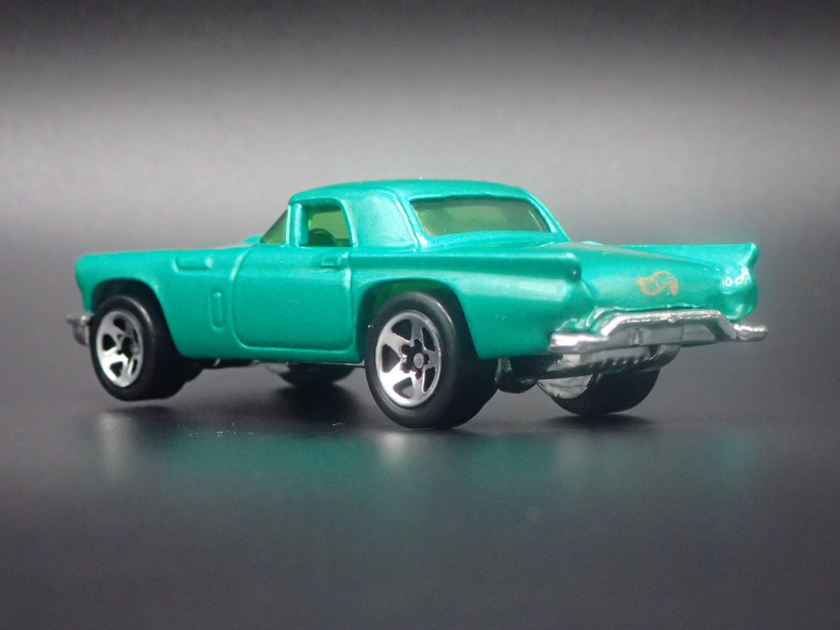 1957 57 FORD THUNDERBIRD TBIRD GREEN 1:64 SCALE DIORAMA DIECAST MODEL CAR