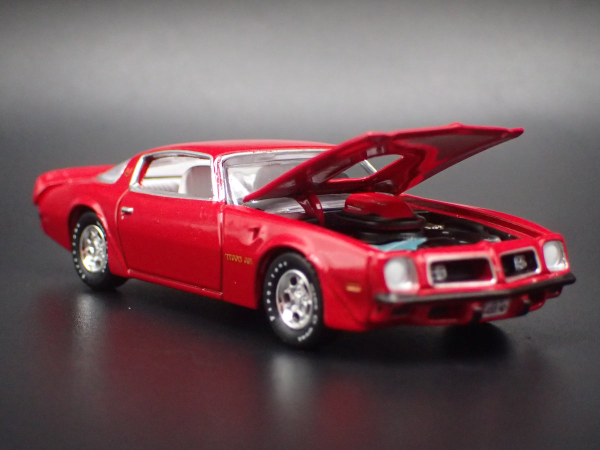 1976 76 PONTIAC FIREBIRD T/A 1:64 SCALE COLLECTIBLE DIORAMA DIECAST MODEL CAR
