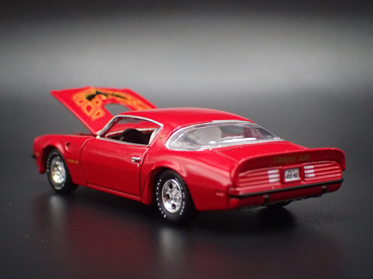 1976 76 PONTIAC FIREBIRD T/A 1:64 SCALE COLLECTIBLE DIORAMA DIECAST MODEL CAR