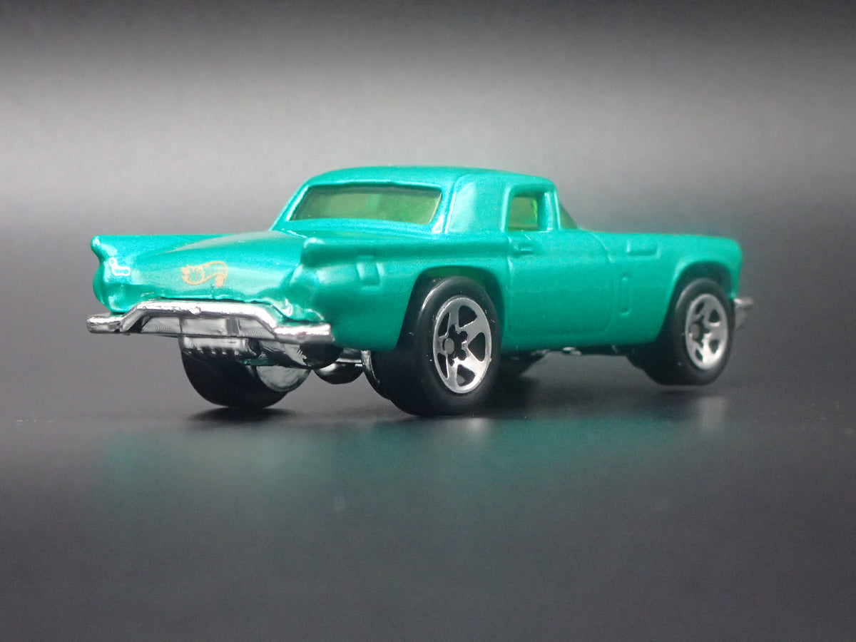 1957 57 FORD THUNDERBIRD TBIRD GREEN 1:64 SCALE DIORAMA DIECAST MODEL CAR